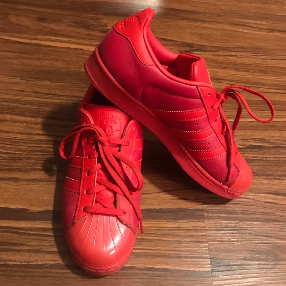 Adidas Superstar women’s pre-owned sneakers